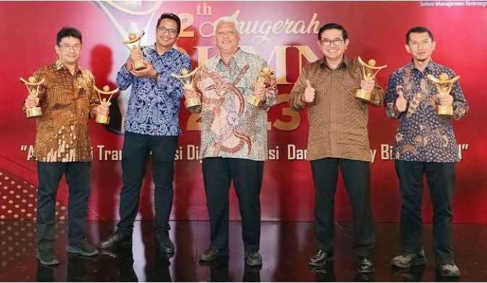 Petrokimia Raih Penghargaan CEO Innovative Leader dan Perusahaan Peduli Pengembangan UMKM Petrokimia Raih Penghargaan CEO Innovative Leader dan Perusahaan Peduli Pengembangan UMKM