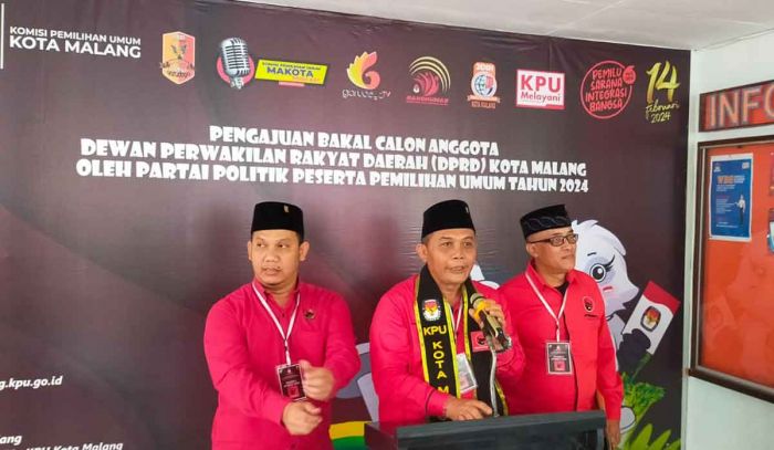 Datar ke KPU, DPC PDIP Kota Malang Targetkan 16 Kursi Legislatif Datar ke KPU, DPC PDIP Kota Malang Targetkan 16 Kursi Legislatif