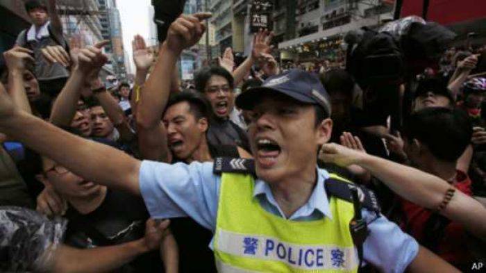Babak Baru Demo Hong Kong. Bentrok! Babak Baru Demo Hong Kong. Bentrok!