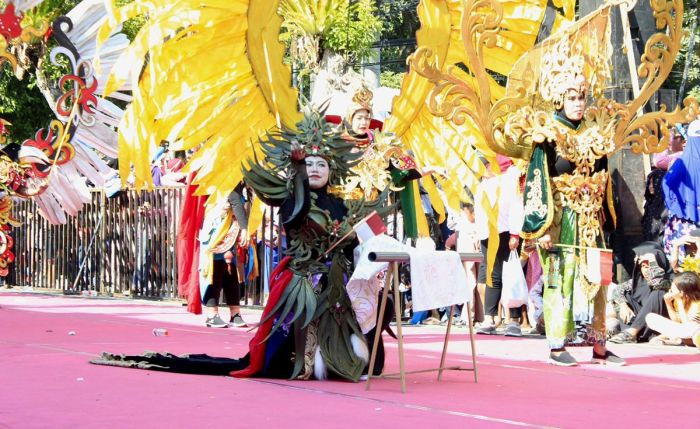Ramaikan Karnaval Pakai Seragam Sekolah, Gus Ipul Kampanyekan Stop Bullying Ramaikan Karnaval Pakai Seragam Sekolah, Gus Ipul Kampanyekan Stop Bullying