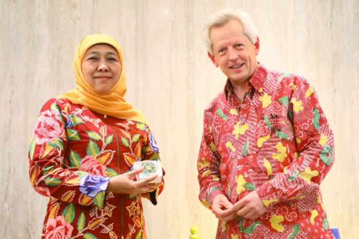Dinner Meeting, Gubernur Khofifah Diskusikan Potensi Kerjasama UK-Jatim di 4 Sektor Dinner Meeting, Gubernur Khofifah Diskusikan Potensi Kerjasama UK-Jatim di 4 Sektor