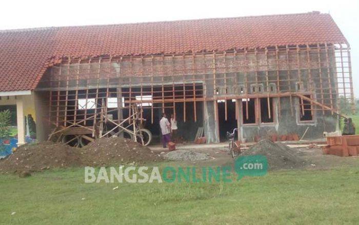 Masih dalam Pengerjaan, Polindes Dukuhdimoro Mojoagung Ambruk Masih dalam Pengerjaan, Polindes Dukuhdimoro Mojoagung Ambruk