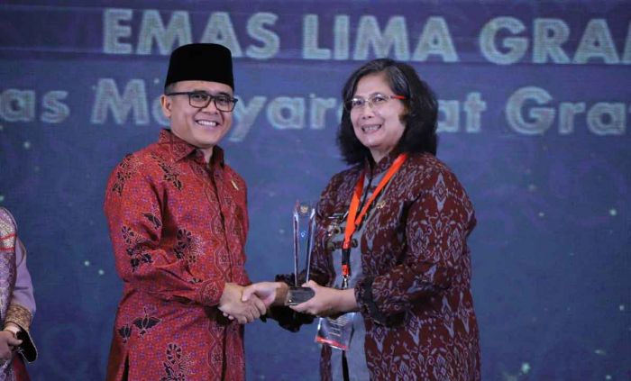 Pj Wali Kota Kediri Sabet Penghargaan dari Menpan RB karena Program ini Pj Wali Kota Kediri Sabet Penghargaan dari Menpan RB karena Program ini