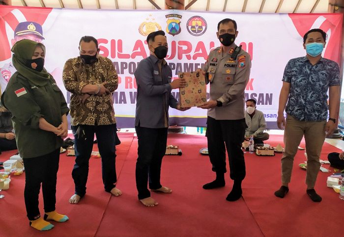 Satu Bulan Menjabat, Kapolres Pamekasan Gelar Silaturahmi dengan Rekan-Rekan Wartawan Satu Bulan Menjabat, Kapolres Pamekasan Gelar Silaturahmi dengan Rekan-Rekan Wartawan
