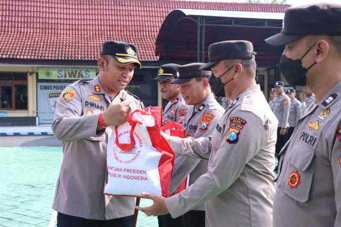 Apel Pagi, Kapolres Ngawi Berikan Bantuan Presiden RI ke Personelnya