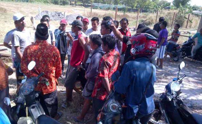 Warga Manyar Gresik Hentikan Paksa Proyek PT PP JFE Warga Manyar Gresik Hentikan Paksa Proyek PT PP JFE