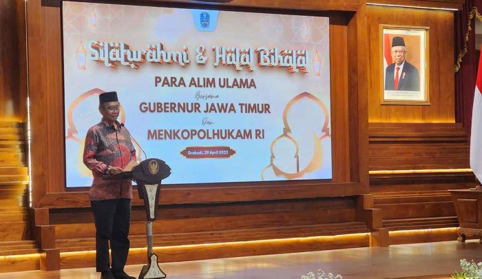 Bertemu Gubernur Khofifah, Mahfud MD Tegaskan Tak Ada Obrolan Politik Bertemu Gubernur Khofifah, Mahfud MD Tegaskan Tak Ada Obrolan Politik