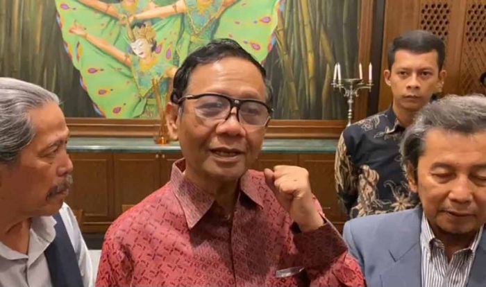 Mahfud MD Banjir Apresiasi saat Bertemu Seniman dan Budayawan di Bandung Mahfud MD Banjir Apresiasi saat Bertemu Seniman dan Budayawan di Bandung