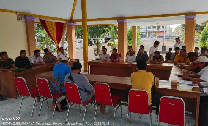 Warga Dusun Rawi Timur Pasuruan Tuntut Kompensasi Air Bersih Kepada Perusahaan Ternak Warga Dusun Rawi Timur Pasuruan Tuntut Kompensasi Air Bersih Kepada Perusahaan Ternak