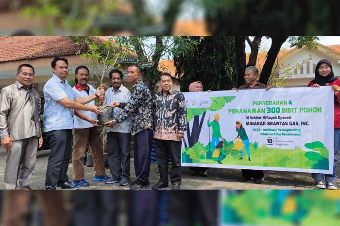 ​Minarak Brantas Gas Serahkan 300 Bibit Pohon untuk Desa Sekitar Tanggulangin Sidoarjo