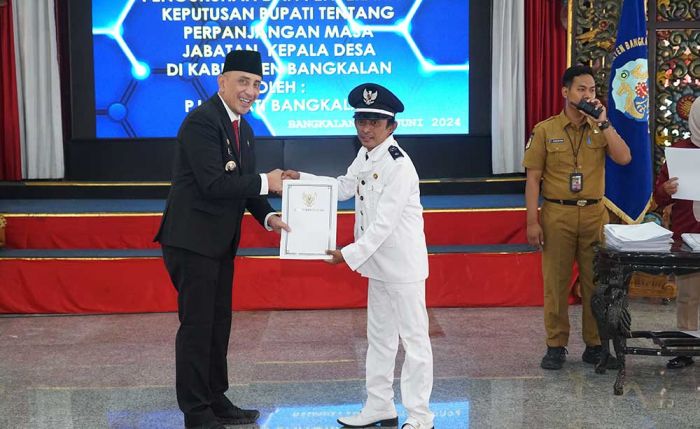 Kukuhkan Perpanjangan Masa Jabatan Kades, Pj Bupati Wanti-Wanti soal Pencairan Dana Desa Kukuhkan Perpanjangan Masa Jabatan Kades, Pj Bupati Wanti-Wanti soal Pencairan Dana Desa