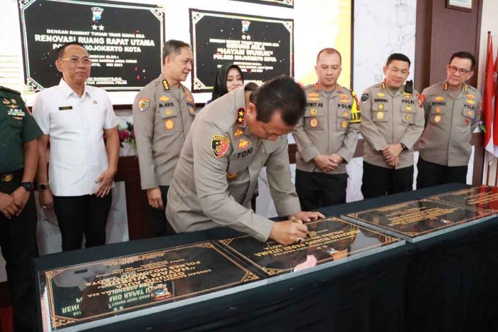 Kunjungi Polres Mojokerto Kota, Kapolda Jatim Resmikan 2 Aula dan 1 Indomaret