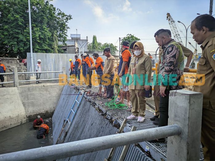 Antisipasi Banjir, Bupati Gresik Cek Rumah Pompa Pembuangan Air Antisipasi Banjir, Bupati Gresik Cek Rumah Pompa Pembuangan Air