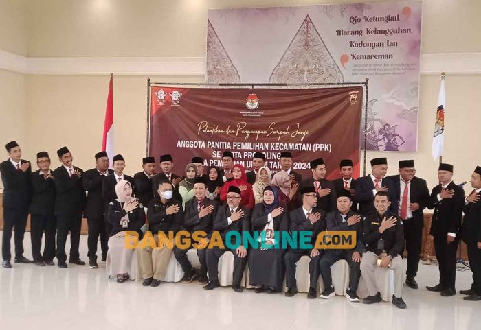 KPU Kota Probolinggo Lantik 25 PPK KPU Kota Probolinggo Lantik 25 PPK