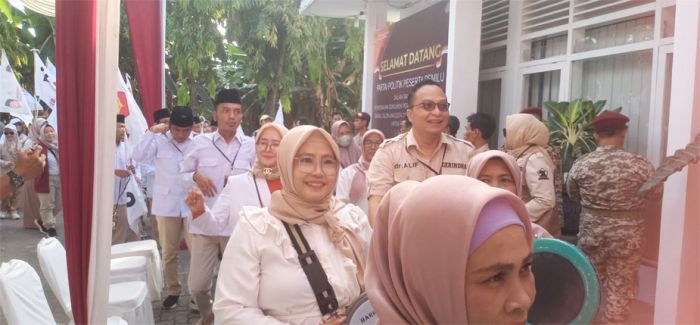Kades Beton Gresik Daftar Caleg Gerindra, Nur Saidah: Tunggu DCT Baru Mundur Kades Beton Gresik Daftar Caleg Gerindra, Nur Saidah: Tunggu DCT Baru Mundur