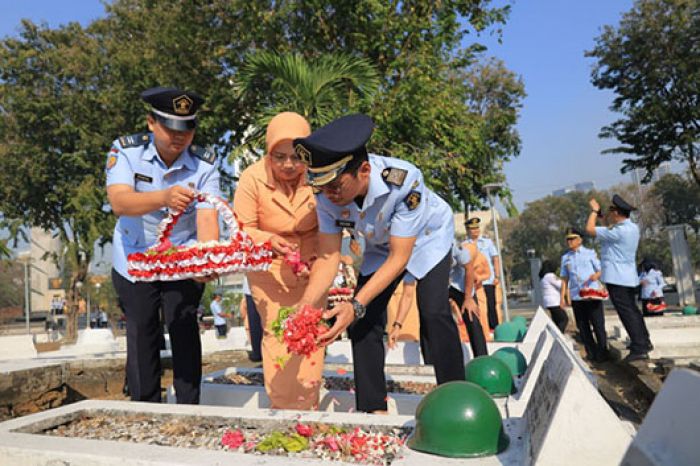 Peringati Hari Lahir ke-78, Kemenkumham Jatim Ziarah ke Makam Pahlawan Sepuluh Nopember Peringati Hari Lahir ke-78, Kemenkumham Jatim Ziarah ke Makam Pahlawan Sepuluh Nopember