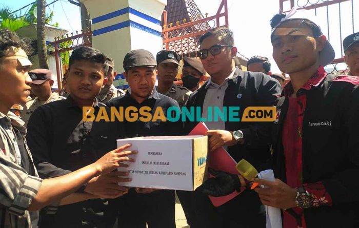 Demo Formasa di DPRD, Kader PDIP: Sampang Hebat Bermartabat Itu Omong Kosong Demo Formasa di DPRD, Kader PDIP: Sampang Hebat Bermartabat Itu Omong Kosong
