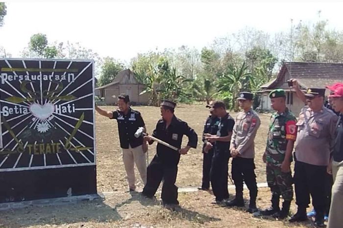 Kapolres Ngawi Apresiasi Pembongkaran 28 Tugu Silat Kapolres Ngawi Apresiasi Pembongkaran 28 Tugu Silat