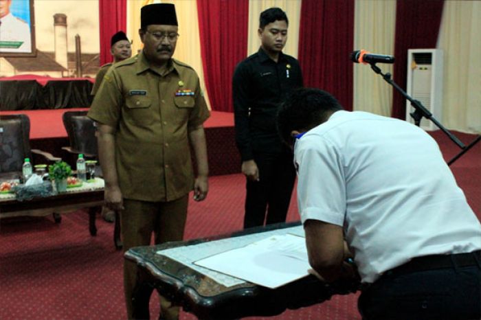 Lantik Enam Pejabat Tinggi Pratama, Gus Ipul: Pemimpin Harus Bekerja Lebih Baik dan Raih Prestasi Lantik Enam Pejabat Tinggi Pratama, Gus Ipul: Pemimpin Harus Bekerja Lebih Baik dan Raih Prestasi
