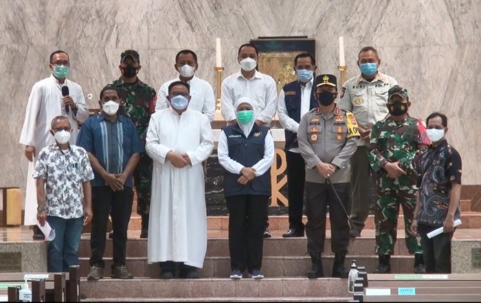​Beri Rasa Aman Jemaat, Wali Kota Surabaya Bersama Forkopimda Jatim Tinjau Gereja Katedral