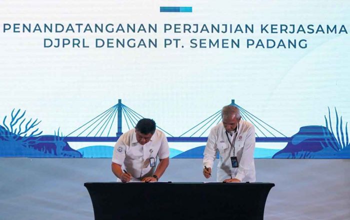 Bersama Kementerian KKP, Semen Padang Berkolaborasi Atasi Sampah Laut