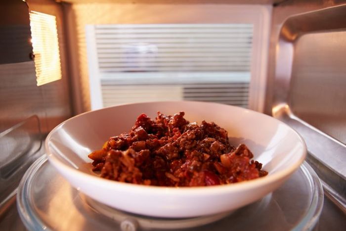 Kesalahan Saat Menghangatkan Makanan, Hati-Hati Bakteri Berkembang Kesalahan Saat Menghangatkan Makanan, Hati-Hati Bakteri Berkembang