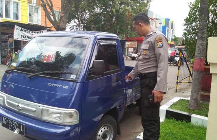 Ditinggal Bayar Pajak Kendaraan di Samsat Kota Blitar, Uang 180 Juta di dalam Mobil Raib Ditinggal Bayar Pajak Kendaraan di Samsat Kota Blitar, Uang 180 Juta di dalam Mobil Raib