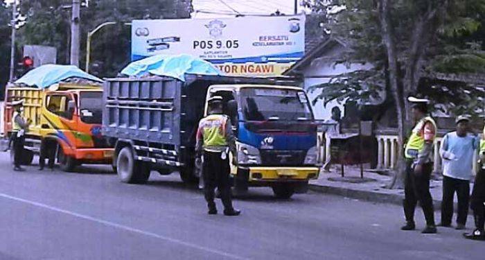 Sehari, 30 Dump Truk di Ngawi Ditilang