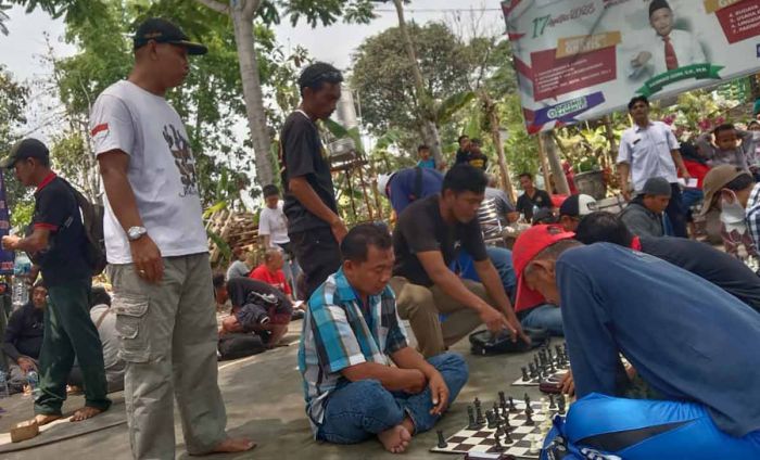 Angkat UMKM Candi Wates Pasuruan, Caleg PKB Gelar Lomba Catur Angkat UMKM Candi Wates Pasuruan, Caleg PKB Gelar Lomba Catur