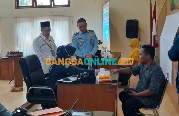 Imigrasi Surabaya Jemput Bola Layani Pembuatan Paspor 480 CJH Sidoarjo Imigrasi Surabaya Jemput Bola Layani Pembuatan Paspor 480 CJH Sidoarjo