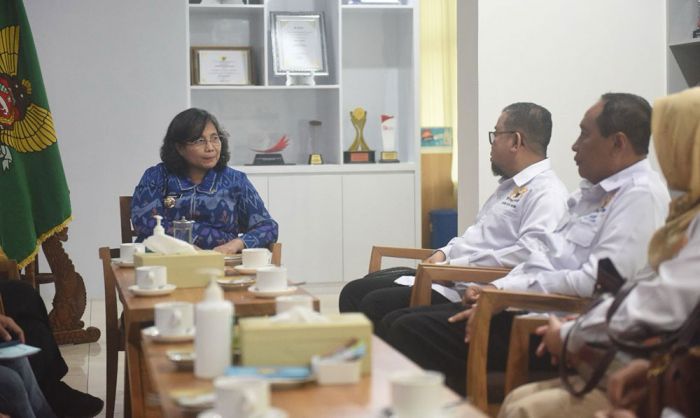 Pj Wali Kota Kediri Terima Audiensi Kadin, Bahas Penguatan Ekonomi Pj Wali Kota Kediri Terima Audiensi Kadin, Bahas Penguatan Ekonomi