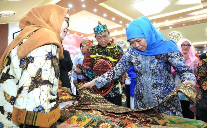 Hari Batik Nasional 2023, Gubernur Khofifah Terbitkan Surat Edaran