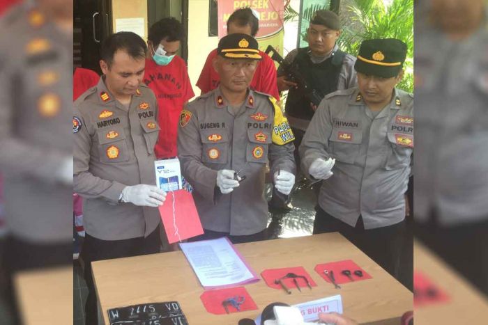 Polsek Mulyorejo Tangkap Dua Pelaku Jambret, Salah Satunya Pegawai Linmas Kota Surabaya Polsek Mulyorejo Tangkap Dua Pelaku Jambret, Salah Satunya Pegawai Linmas Kota Surabaya