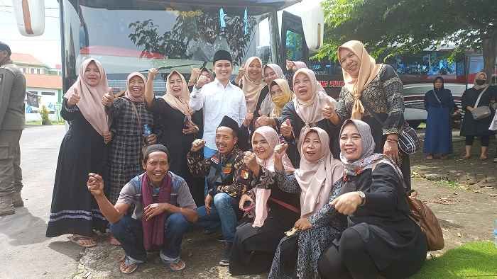 Wabup Gus Barra Berangkatkan Rombongan 11 Bus Peziarah Wali Lima Gratis Wabup Gus Barra Berangkatkan Rombongan 11 Bus Peziarah Wali Lima Gratis