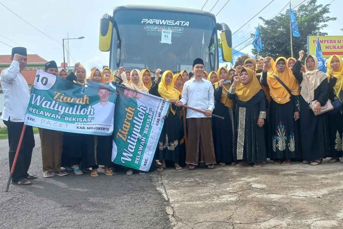 Gus Barra Kembali Berangkatkan Relawan Bekisar untuk Wisata Religi Gratis Gus Barra Kembali Berangkatkan Relawan Bekisar untuk Wisata Religi Gratis