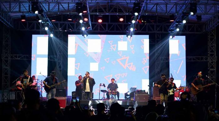 Guyonwaton Sukses Bikin Ambyar Ribuan Penonton Okefestria Guyonwaton Sukses Bikin Ambyar Ribuan Penonton Okefestria
