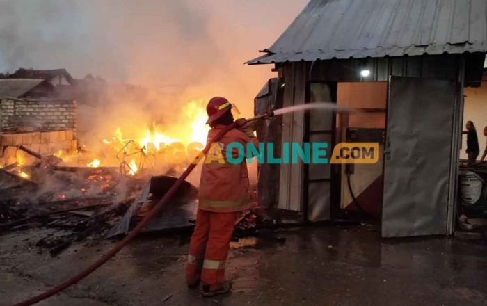 Ditinggal Sholat Subuh, Rumah Warga Petung Gresik Ludes Terbakar