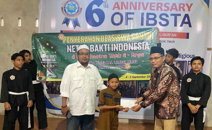 Gus Lilur Salurkan Beasiswa untuk Puluhan Santri Yatim di Ponpes Tahfidz Qur