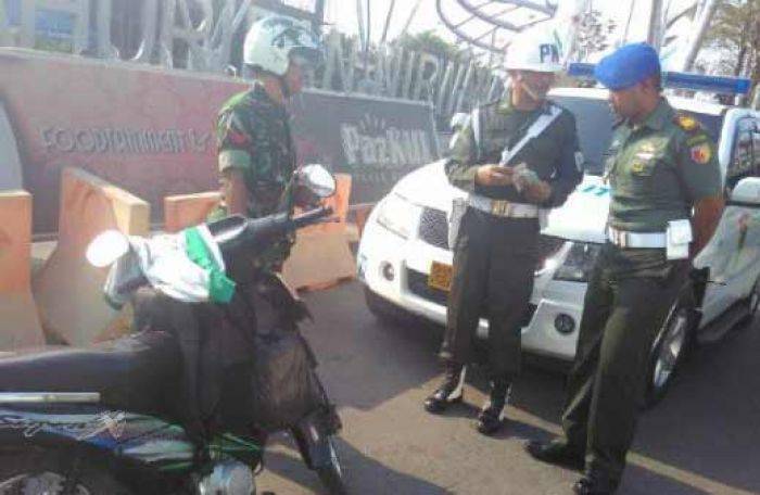 Warga Sipil Gunakan Atribut TNI di Sidoarjo Dirazia Warga Sipil Gunakan Atribut TNI di Sidoarjo Dirazia