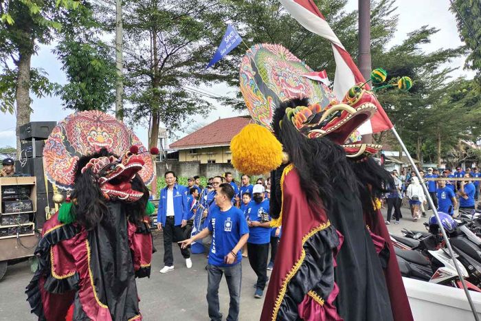 Diiringi Kesenian Barongan dan Jaranan, PAN Kota Blitar Daftarkan 25 Bacalegnya ke KPU Diiringi Kesenian Barongan dan Jaranan, PAN Kota Blitar Daftarkan 25 Bacalegnya ke KPU