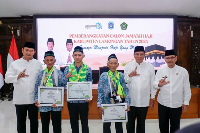 Lamongan Berangkatkan 1697 Calon Jemaah Haji, Penjual Kipas Bambu Asal Sukodadi Jadi CJH Inspiratif Lamongan Berangkatkan 1697 Calon Jemaah Haji, Penjual Kipas Bambu Asal Sukodadi Jadi CJH Inspiratif