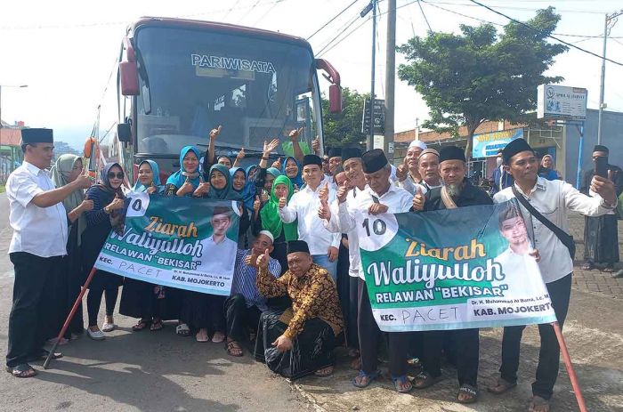 Gelar Wisata Religi Gratis untuk Warga di Kabupaten Mojokerto, Gus Barra Didoakan Jadi Bupati Gelar Wisata Religi Gratis untuk Warga di Kabupaten Mojokerto, Gus Barra Didoakan Jadi Bupati