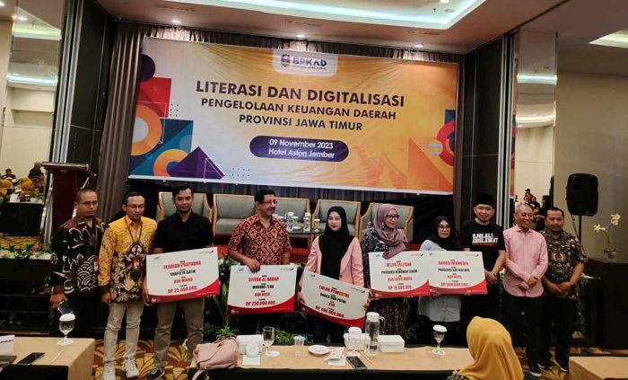 BPKAD Jatim Dorong Masyarakat Beradaptasi dengan Digitalisasi Keuangan BPKAD Jatim Dorong Masyarakat Beradaptasi dengan Digitalisasi Keuangan