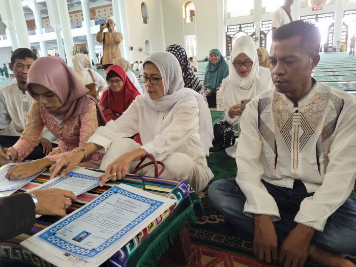 Ramai-Ramai Jadi Muallaf Jelang Ramadan, Tiga Orang Ini Gembira setelah Ikrar Syahadat