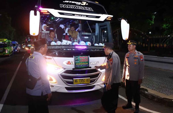 Polres Ngawi Kawal Rombongan ke Resepsi Puncak Satu Abad NU di Sidoarjo Polres Ngawi Kawal Rombongan ke Resepsi Puncak Satu Abad NU di Sidoarjo