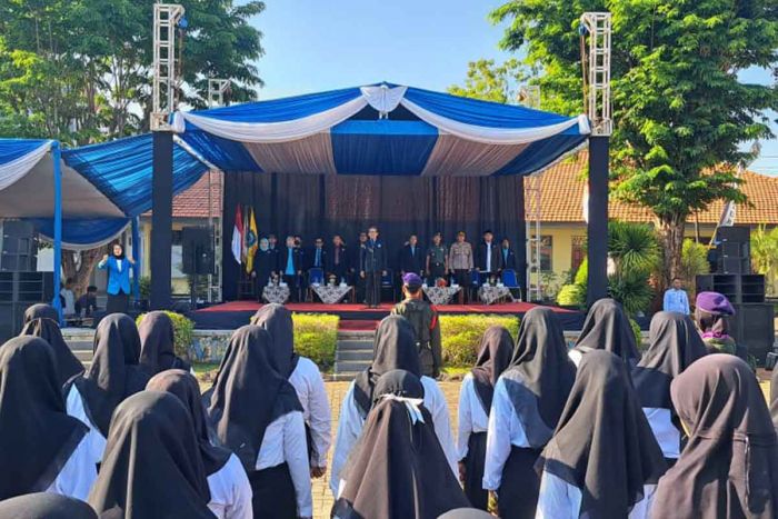 Bentuk Karakter Harmonis, Visioner dan Berdaya, 679 Mahasiswa Unirow Tuban Ikuti PKKMB Bentuk Karakter Harmonis, Visioner dan Berdaya, 679 Mahasiswa Unirow Tuban Ikuti PKKMB