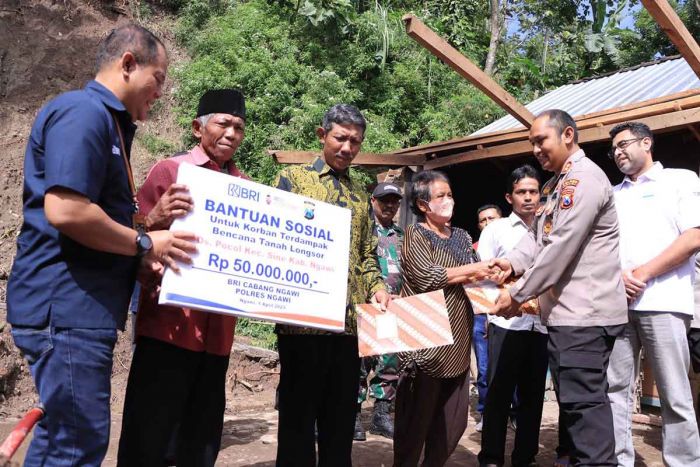 Polres Ngawi bersama BRI berikan Bantuan Senilai Rp50 Juta ke Warga Terdampak Tanah Longsor