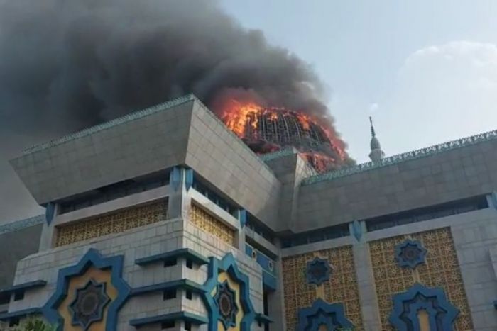Penyebab Masjid Raya Jakarta Islamic Center Terbakar: Kubah Masjid Roboh Saat Kebakaran Terjadi