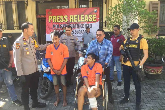 Satu dari Dua Pelaku Pencurian Motor di Mall Marvel City Surabaya Dilumpuhkan Polisi Satu dari Dua Pelaku Pencurian Motor di Mall Marvel City Surabaya Dilumpuhkan Polisi
