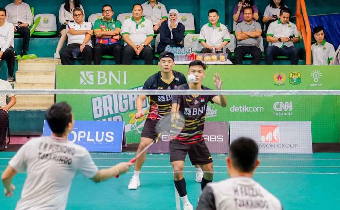 Di Final Kejuaraan Bulu Tangkis Piala Gubernur Jatim 2023, Khofifah Ucapkan Selamat untuk para Juara Di Final Kejuaraan Bulu Tangkis Piala Gubernur Jatim 2023, Khofifah Ucapkan Selamat untuk para Juara